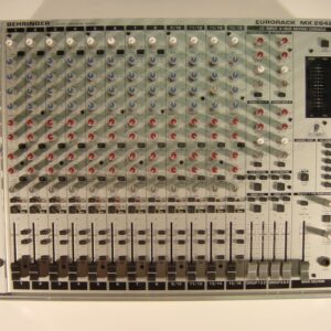 Mesa de sonido Behringuer Eurorack MX1604