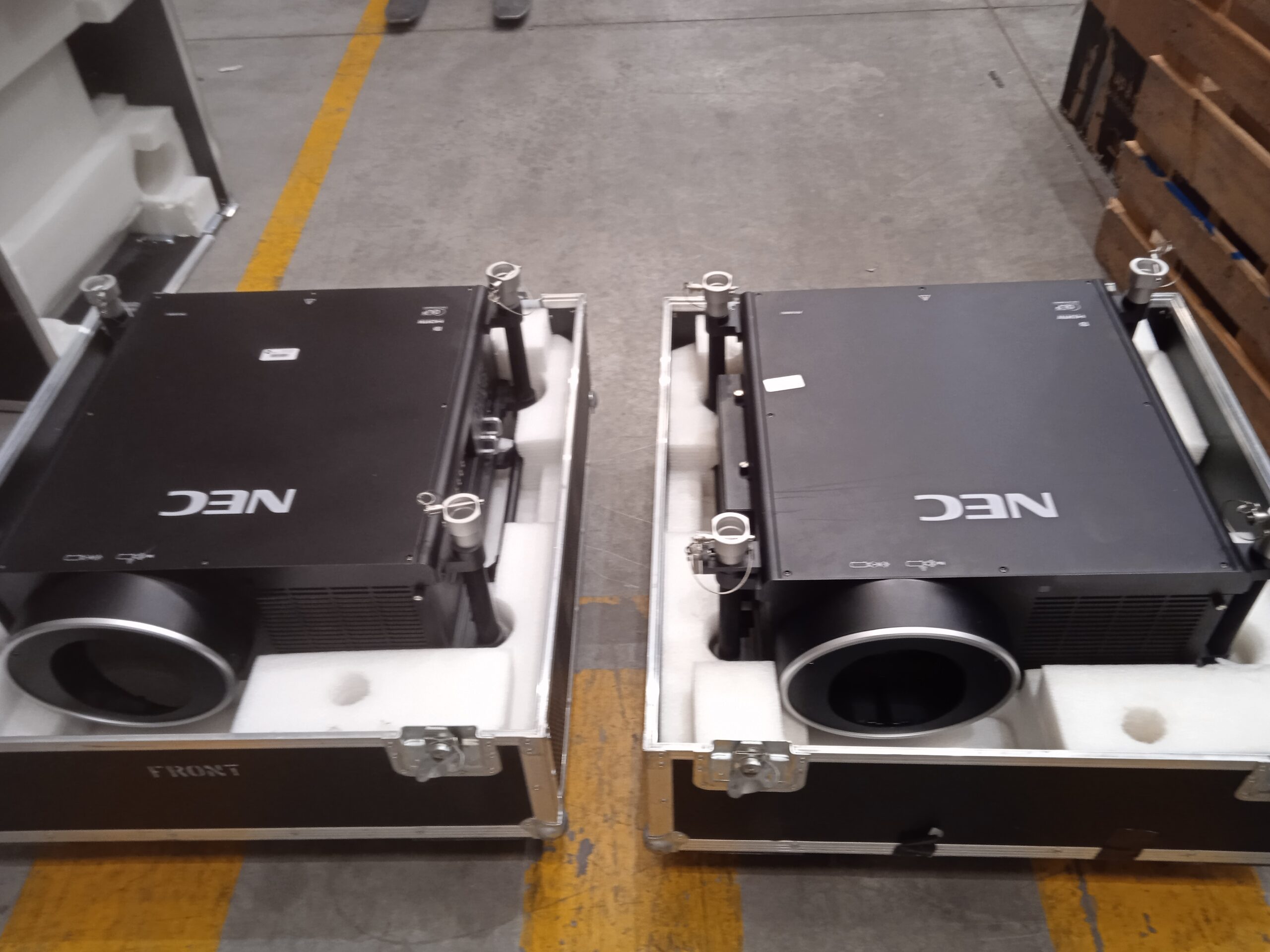 Proyector NEC PH1000U 11.000 lúmens + Ópticas NP25FL y NP27FL