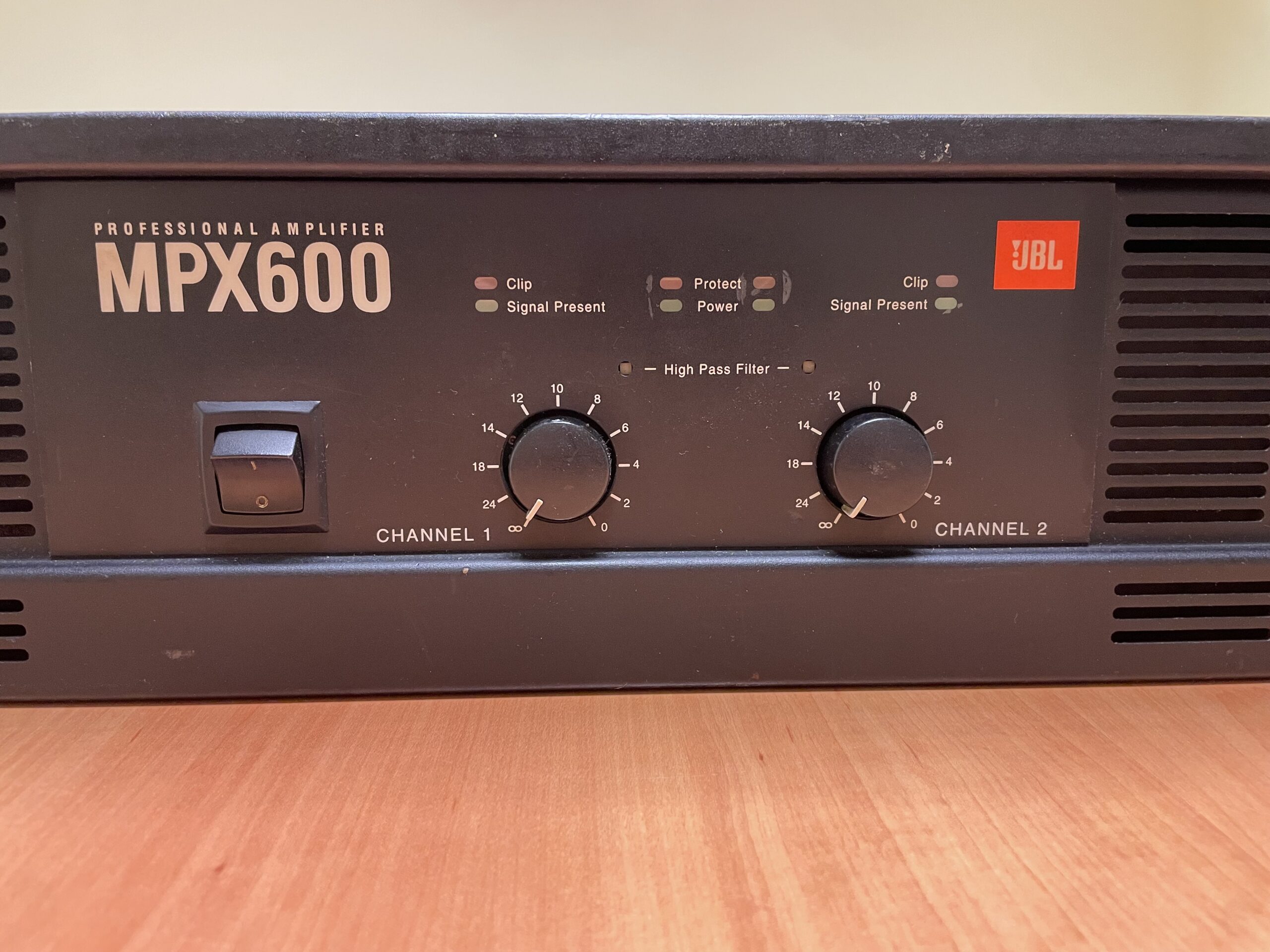 Amplificador - Etapa de potencia JBL MPX600